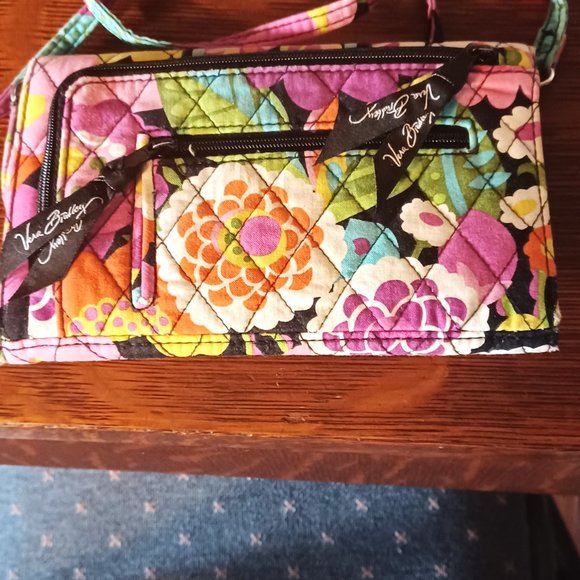 Vera Bradley VaVa Bloom small wristlet sized Crossbody-retired pattern, $ DROP!! - Picture 2 of 9